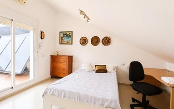 Property slide 25