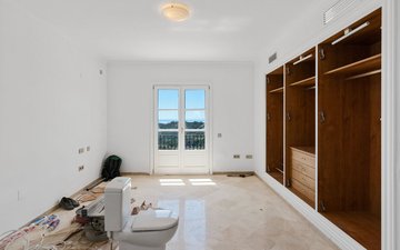 Property slide 22