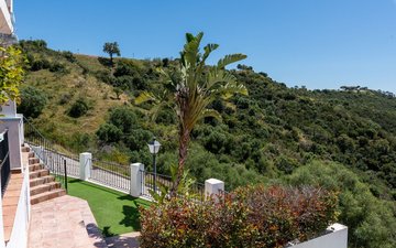 Property slide 32