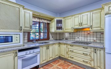 Property slide 32