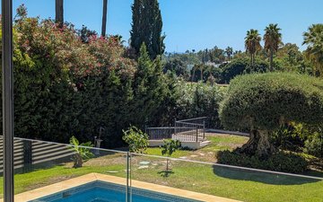 Property slide 32
