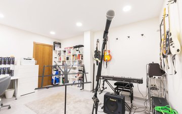 Property slide 32