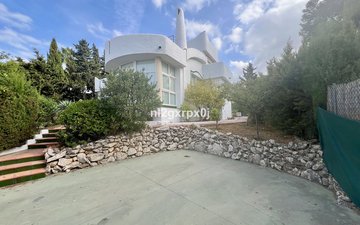Property slide 32