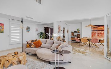 Property slide 40