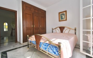 Property slide 40