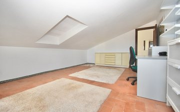 Property slide 48