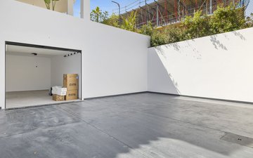 Property slide 32