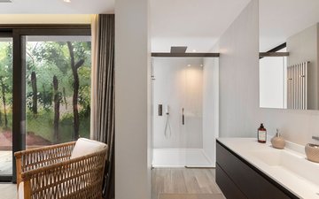 Property slide 32