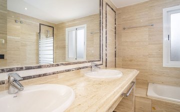 Property slide 32