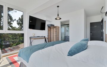 Property slide 32
