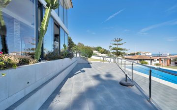 Property slide 61