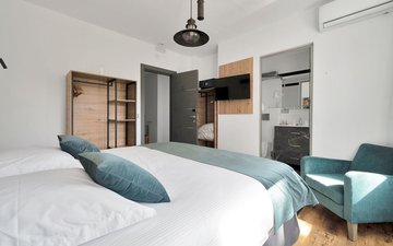 Property slide 77
