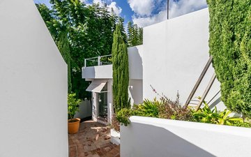 Property slide 106