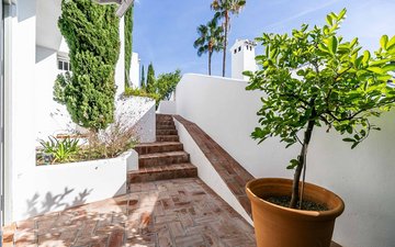 Property slide 128