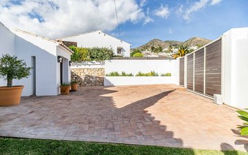 Property slide 130