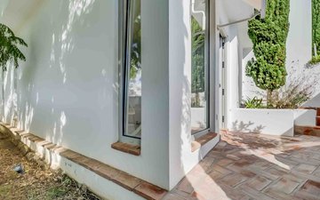 Property slide 18