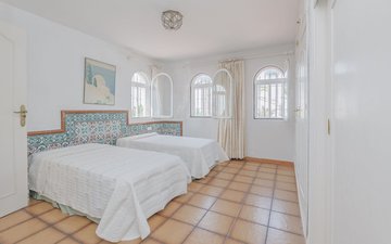 Property slide 25