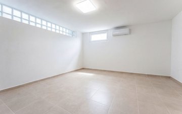 Property slide 32