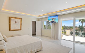 Property slide 32