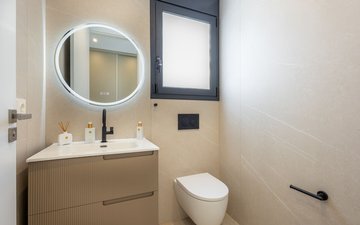 Property slide 32