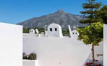 Property slide 32