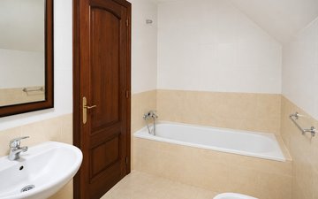 Property slide 32