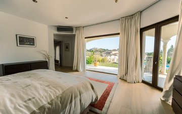 Property slide 32