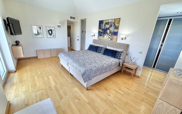Property slide 20