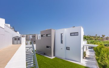 Property slide 32