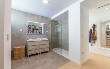 Property slide 48