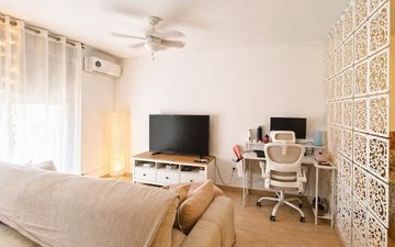 Property slide 10