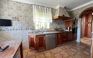 Property slide 32