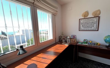Property slide 81
