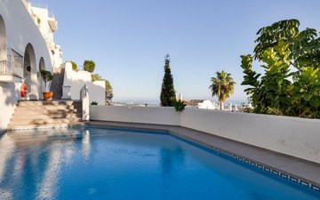 Property slide 35