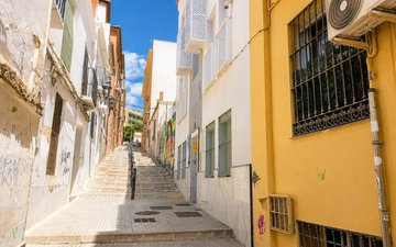 Property slide 32