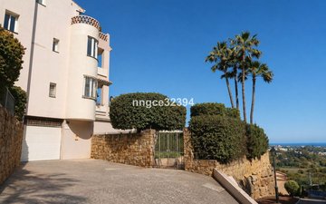 Property slide 32