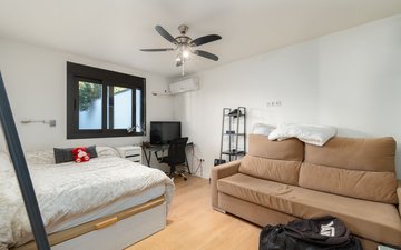 Property slide 32