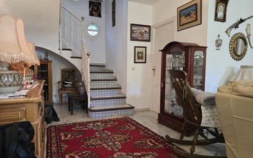 Property slide 32