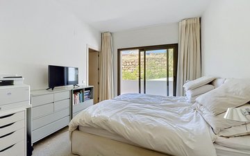 Property slide 18