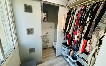 Property slide 32