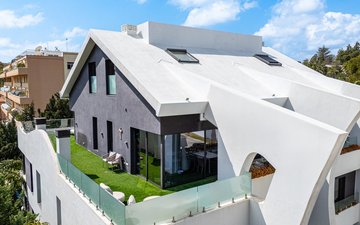 Property slide 32