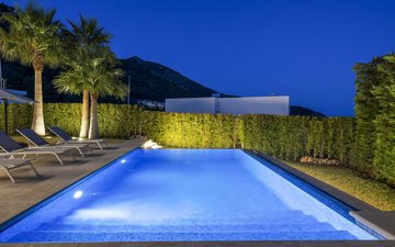 Property slide 32