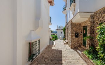Property slide 20