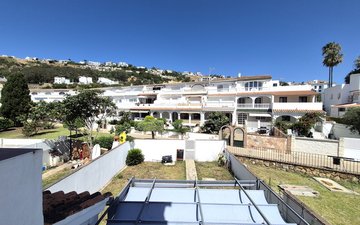 Property slide 32