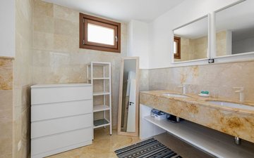 Property slide 25