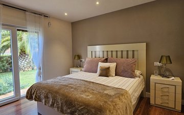 Property slide 32