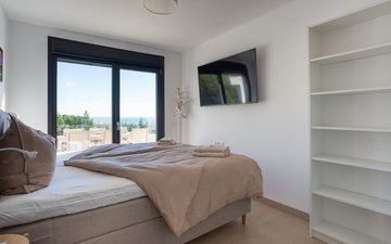 Property slide 32