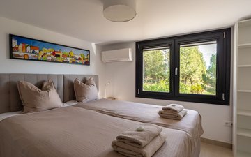 Property slide 60
