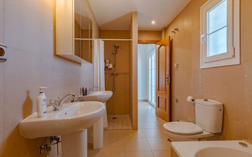 Property slide 33