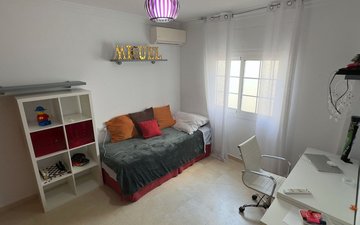Property slide 32